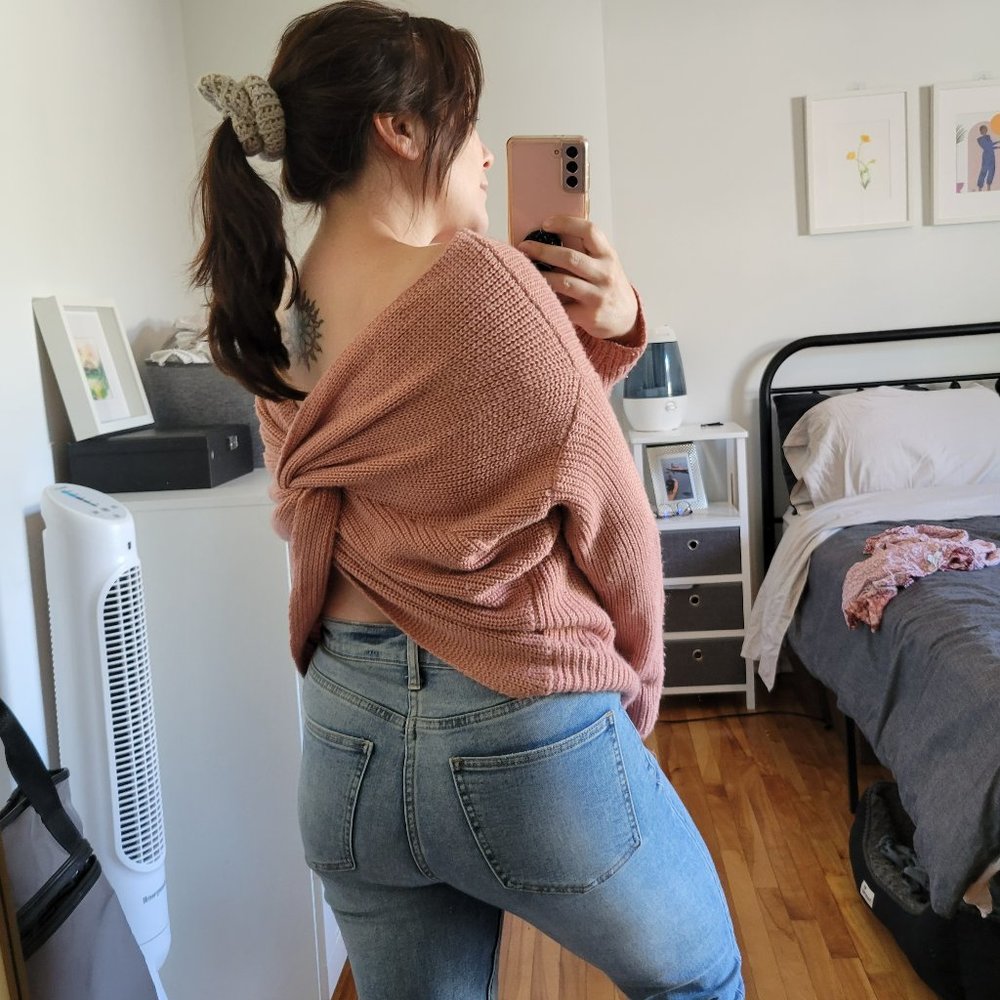 Cable Knit / Crop Sweater / Cross Back / Small